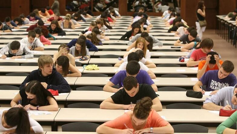 students write an exam